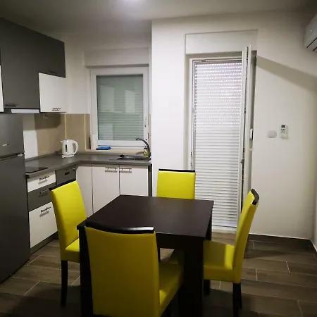 Kod Legica Apartman *
